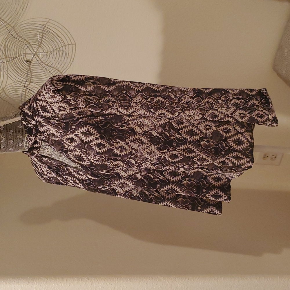SOLD 🚫 Romeo & Juliet Couture Snake Print Long Sleeve Top sz L - Picture 5 of 11